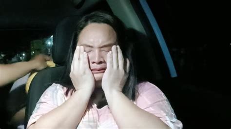 Gumiling Nanaman Si Uwu sa Loob ng Sasakyan .